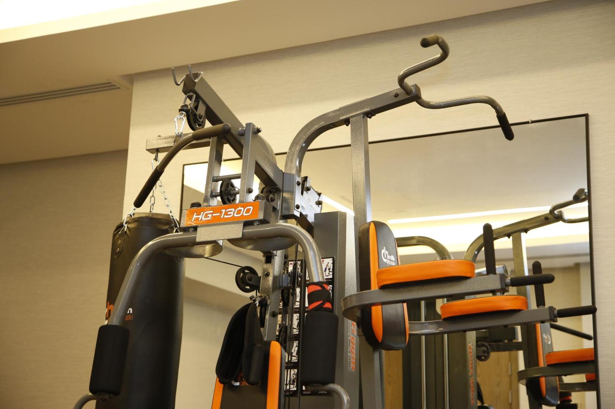 Maden Alrawda Hotel Medina Exterior foto A chin-up bar