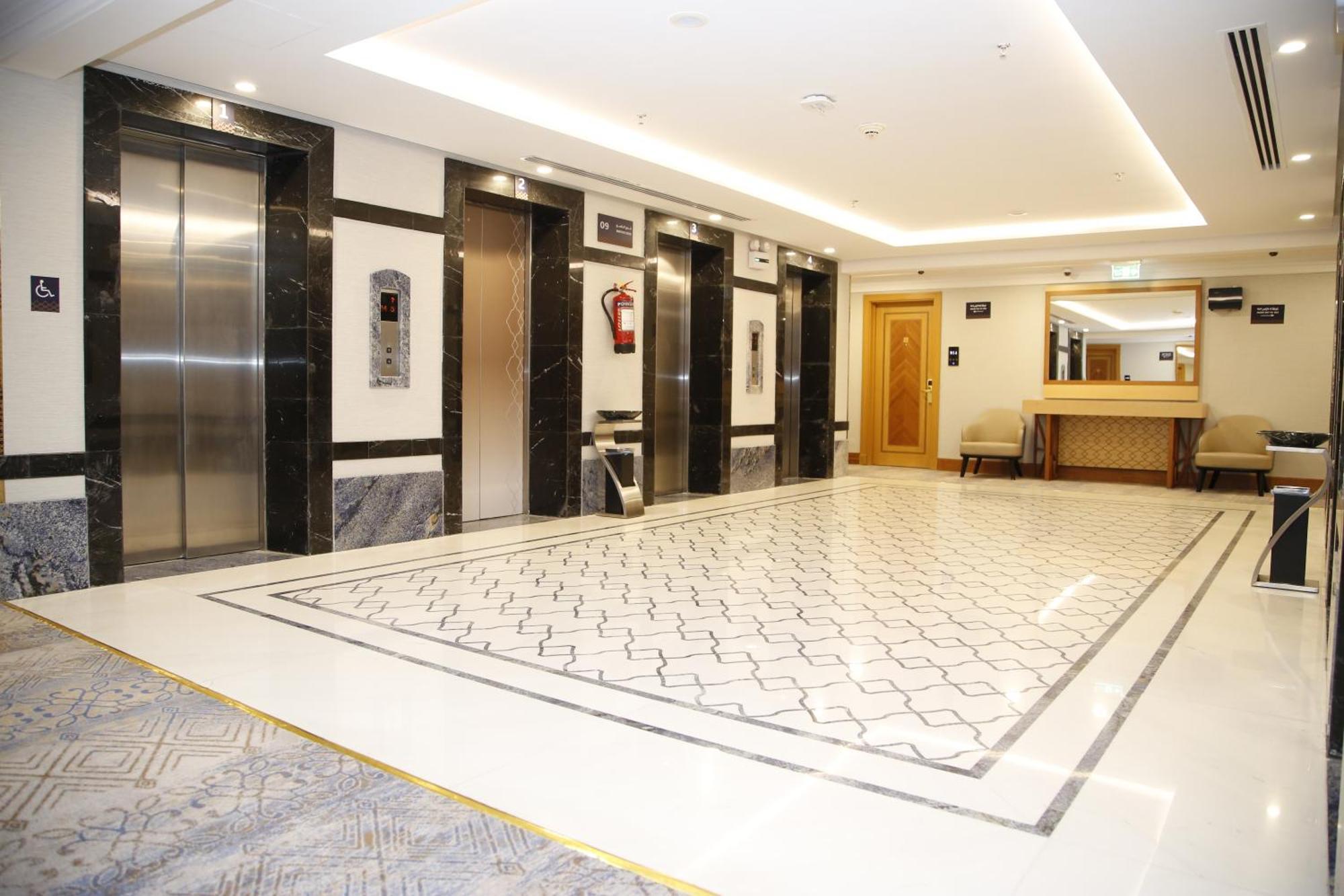Maden Alrawda Hotel Medina Exterior foto The lobby of the hotel